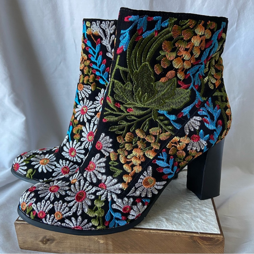Coconuts by Matisse Floral Embroidered Women's Ankle Boots Size 7.5